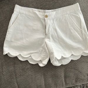 Lilly Pulitzer White Buttercup Shorts- Size 2